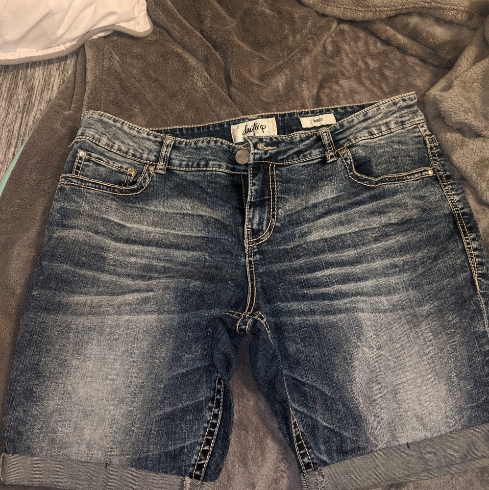 Buckle Bermuda shorts size 36